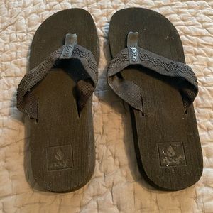 Black “Sandy” Reef sandals, size 9. Gently loved!